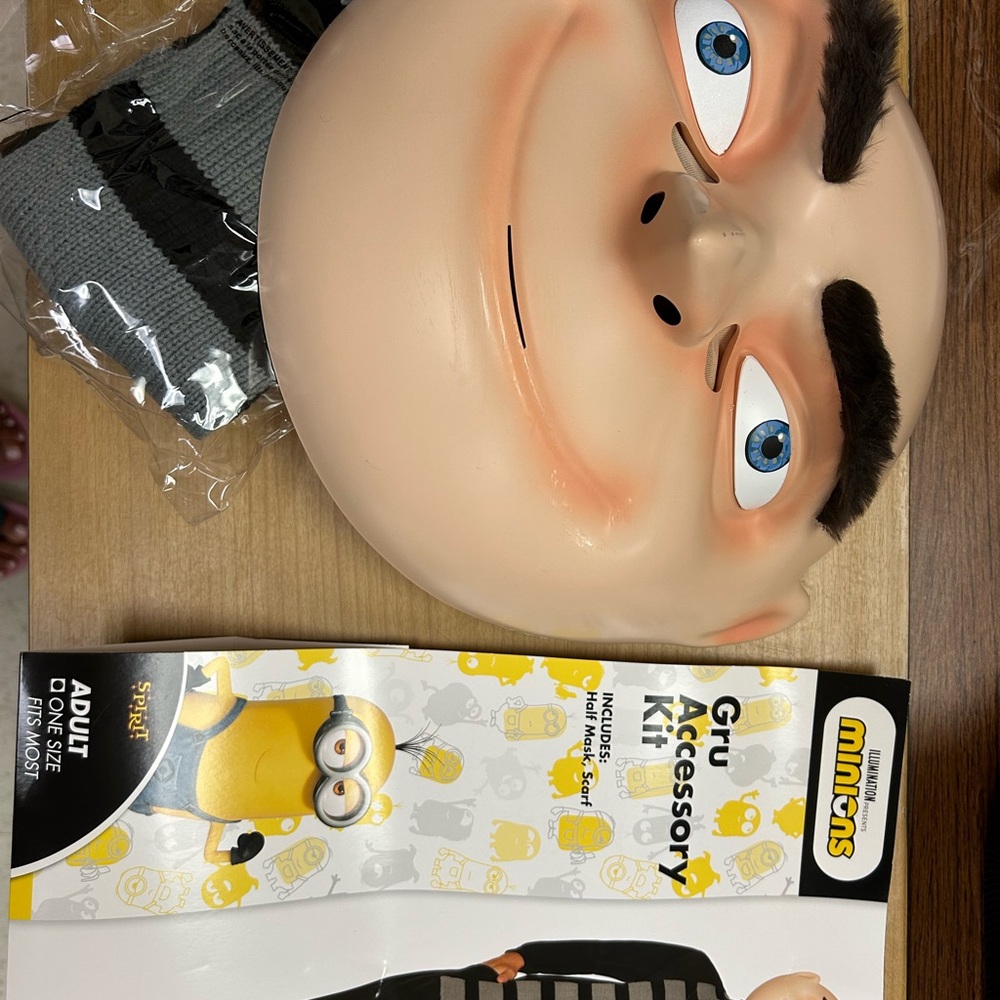 Spirit Gru Mask and Scarf Set